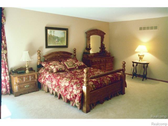 5601 Paint Valley Drive Rochester, MI 48306 - Photo 19 of 30 GetMediaAK3ESO66.jpg