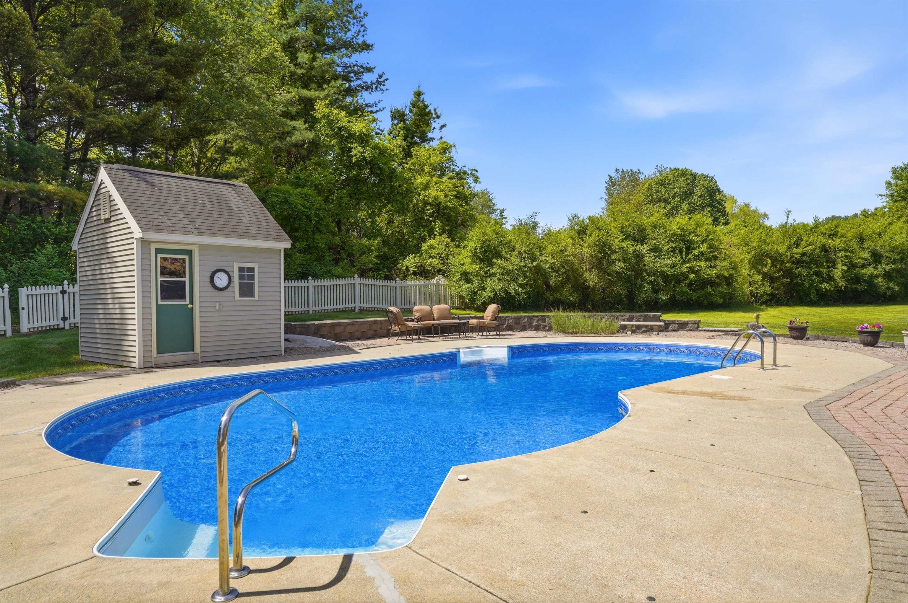 22 Clark Circle Pelham, NH 03076 - Photo 18 of 60