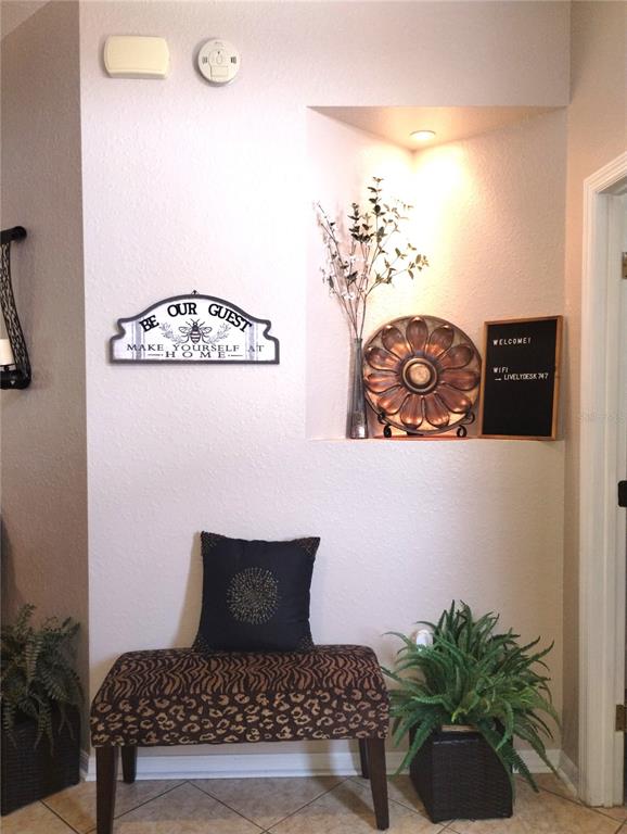 219 Cloverdale Road Winter Haven, FL 33884 - Photo 4 of 19 a bed in a room with potted plant