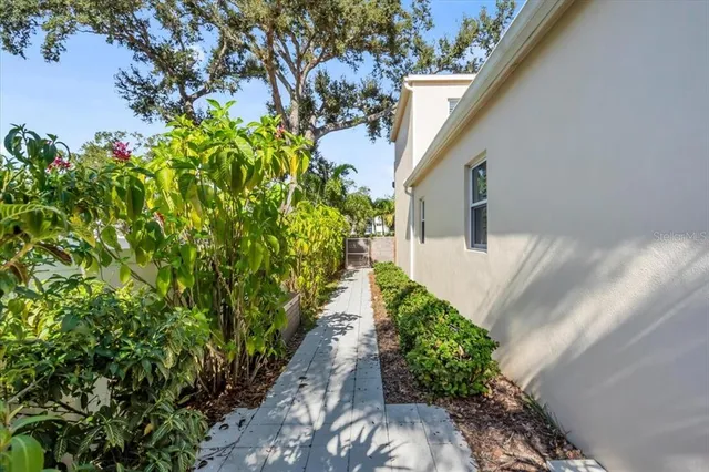 $1,199,900 | 2224 Tami Sola Street, Sarasota, FL 34237