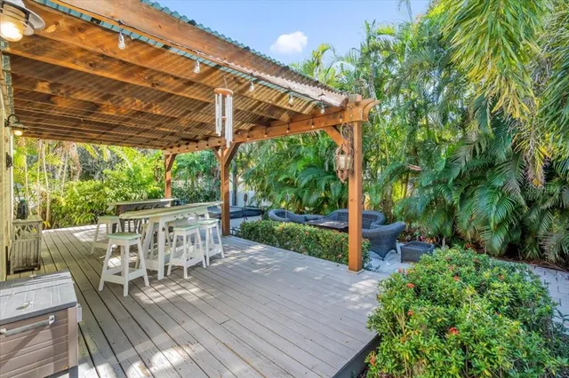 $1,199,900 | 2224 Tami Sola Street, Sarasota, FL 34237