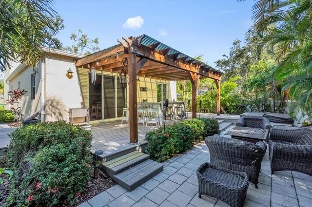 $1,199,900 | 2224 Tami Sola Street, Sarasota, FL 34237