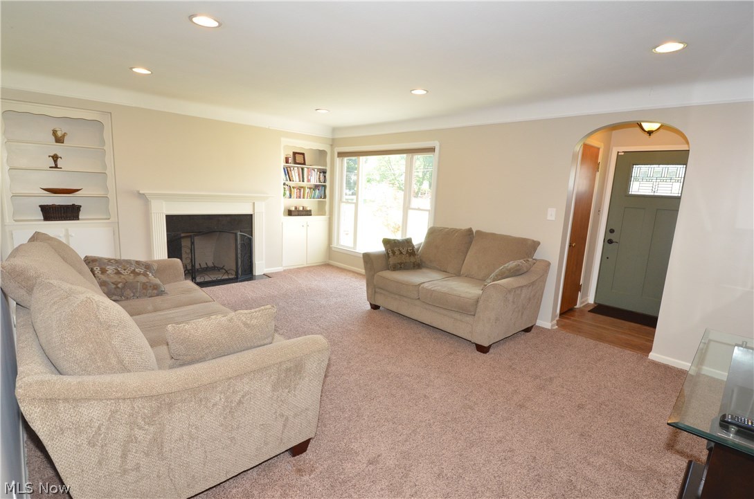 4285 Chestnut Road Independence, OH 44131 - Photo 3 of 25