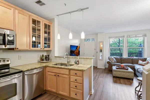 $2,695 | 680 North 2nd Street, Unit 114, Minneapolis, MN 55401