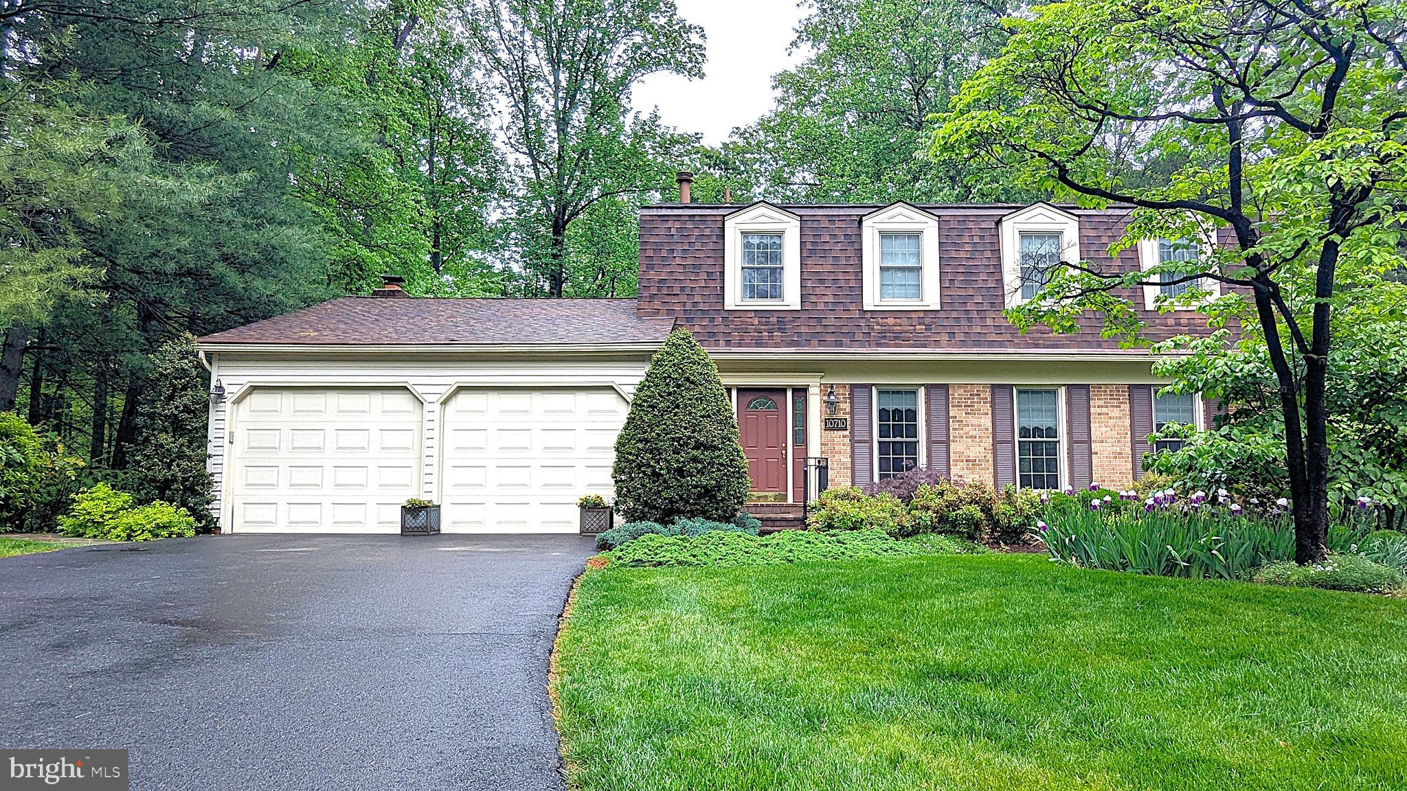 a view of a house with a yard and plants
