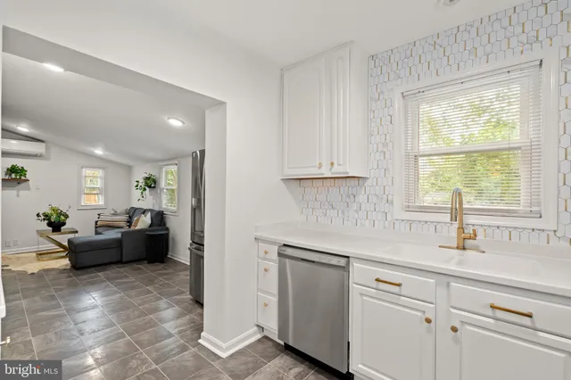 $585,000 | 5005 Rosemont Avenue, Alexandria, VA 22309