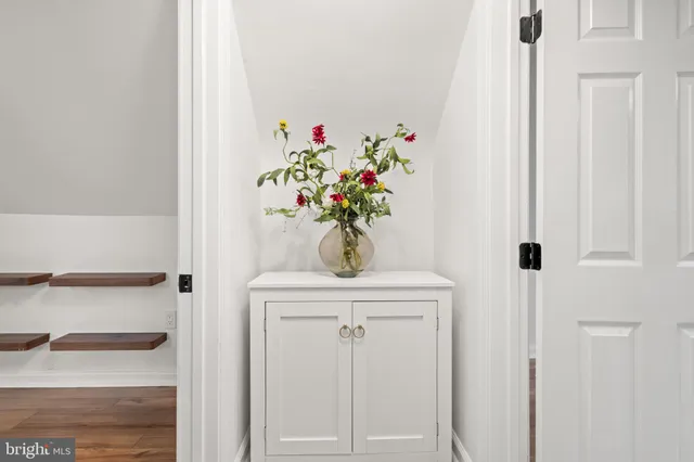 $585,000 | 5005 Rosemont Avenue, Alexandria, VA 22309