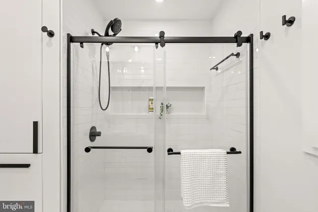 $585,000 | 5005 Rosemont Avenue, Alexandria, VA 22309