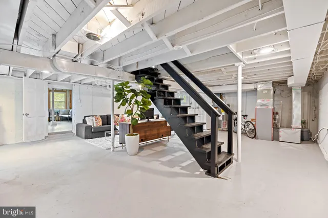 $585,000 | 5005 Rosemont Avenue, Alexandria, VA 22309