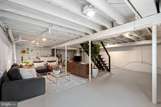 $585,000 | 5005 Rosemont Avenue, Alexandria, VA 22309