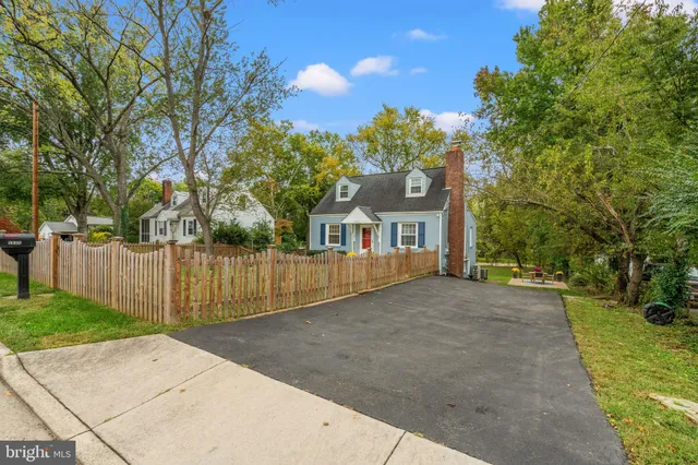 $585,000 | 5005 Rosemont Avenue, Alexandria, VA 22309