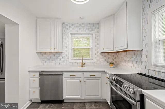 $585,000 | 5005 Rosemont Avenue, Alexandria, VA 22309