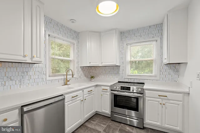 $585,000 | 5005 Rosemont Avenue, Alexandria, VA 22309