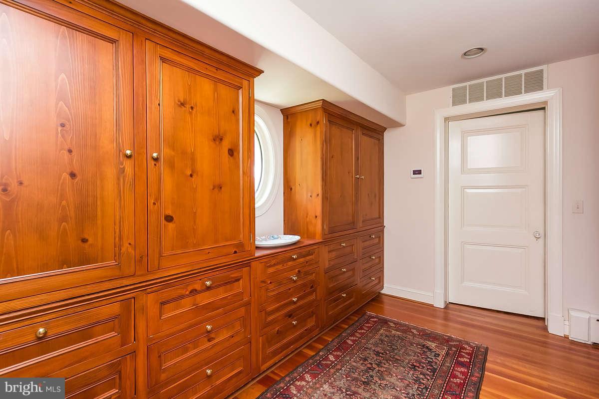 1926 Ruxton Road Baltimore, MD 21204 - Photo 15 of 30 Dressing room in Master