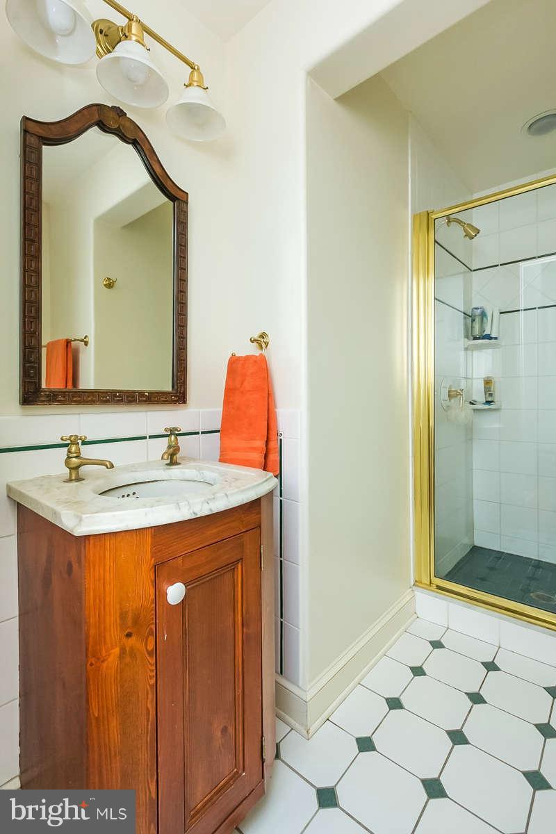 1926 Ruxton Road Baltimore, MD 21204 - Photo 19 of 30 Full Hall Bath 2nd of 3 on the 2nd Level