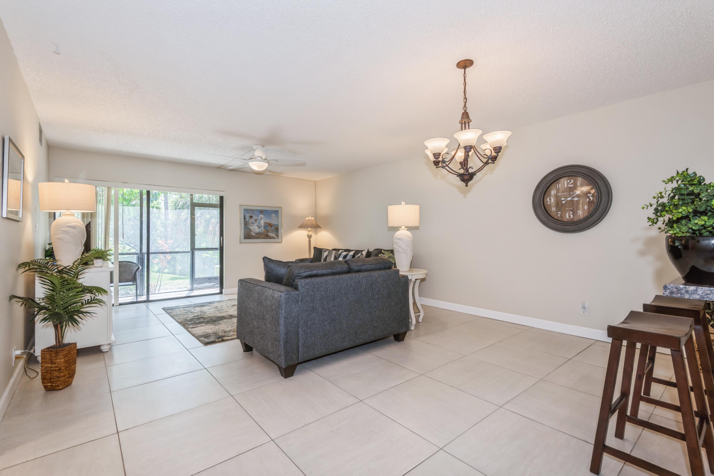 918 Southwest 9th St Circle, Unit 101 Boca Raton, FL 33486 - Photo 10 of 27 Dining/Living