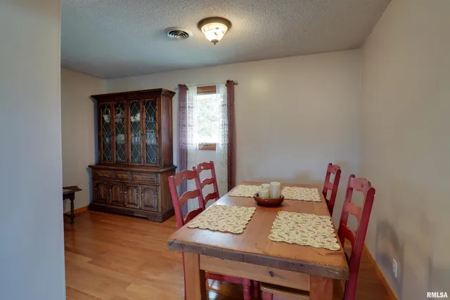 $469,000 | 2304 North 1700th Place, Camp Point, IL 62320