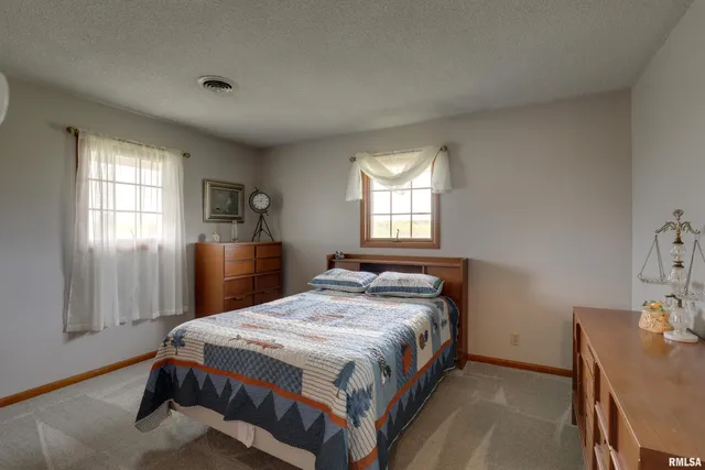 $469,000 | 2304 North 1700th Place, Camp Point, IL 62320