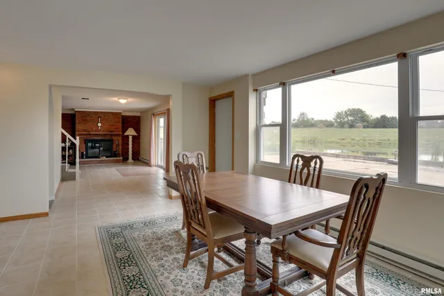 $469,000 | 2304 North 1700th Place, Camp Point, IL 62320