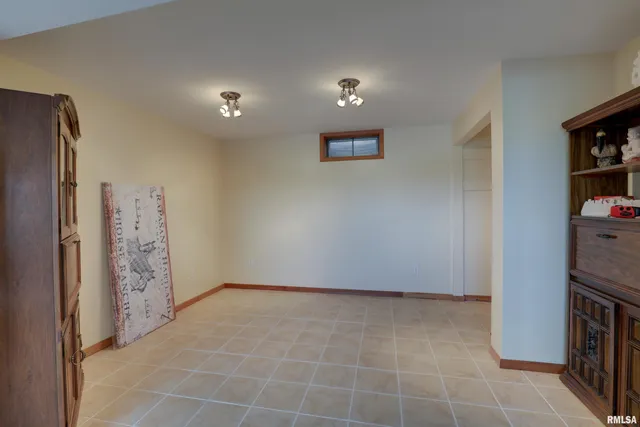 $469,000 | 2304 North 1700th Place, Camp Point, IL 62320