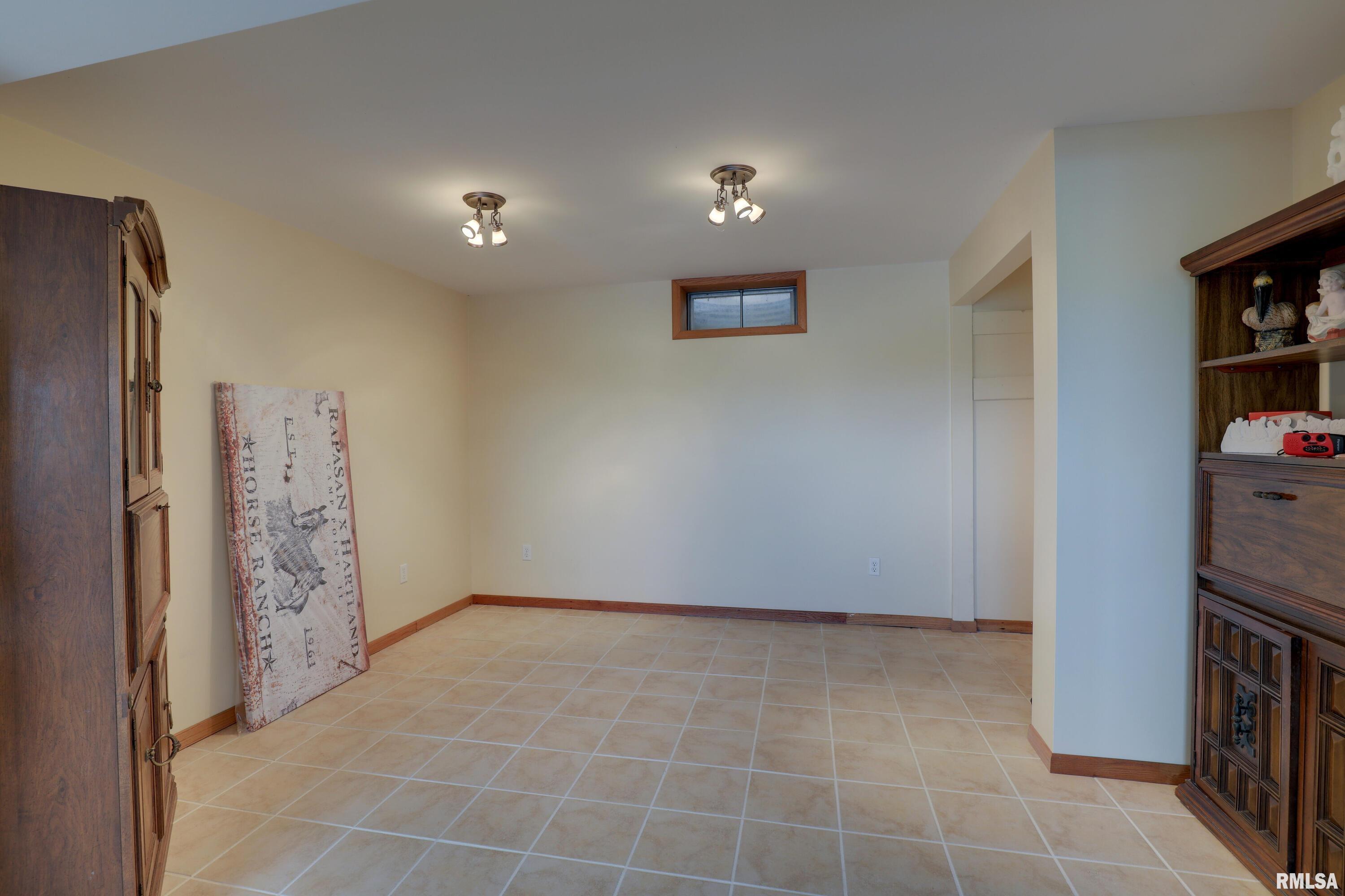 2304 North 1700th Place Camp Point, IL 62320 - Photo 18 of 45