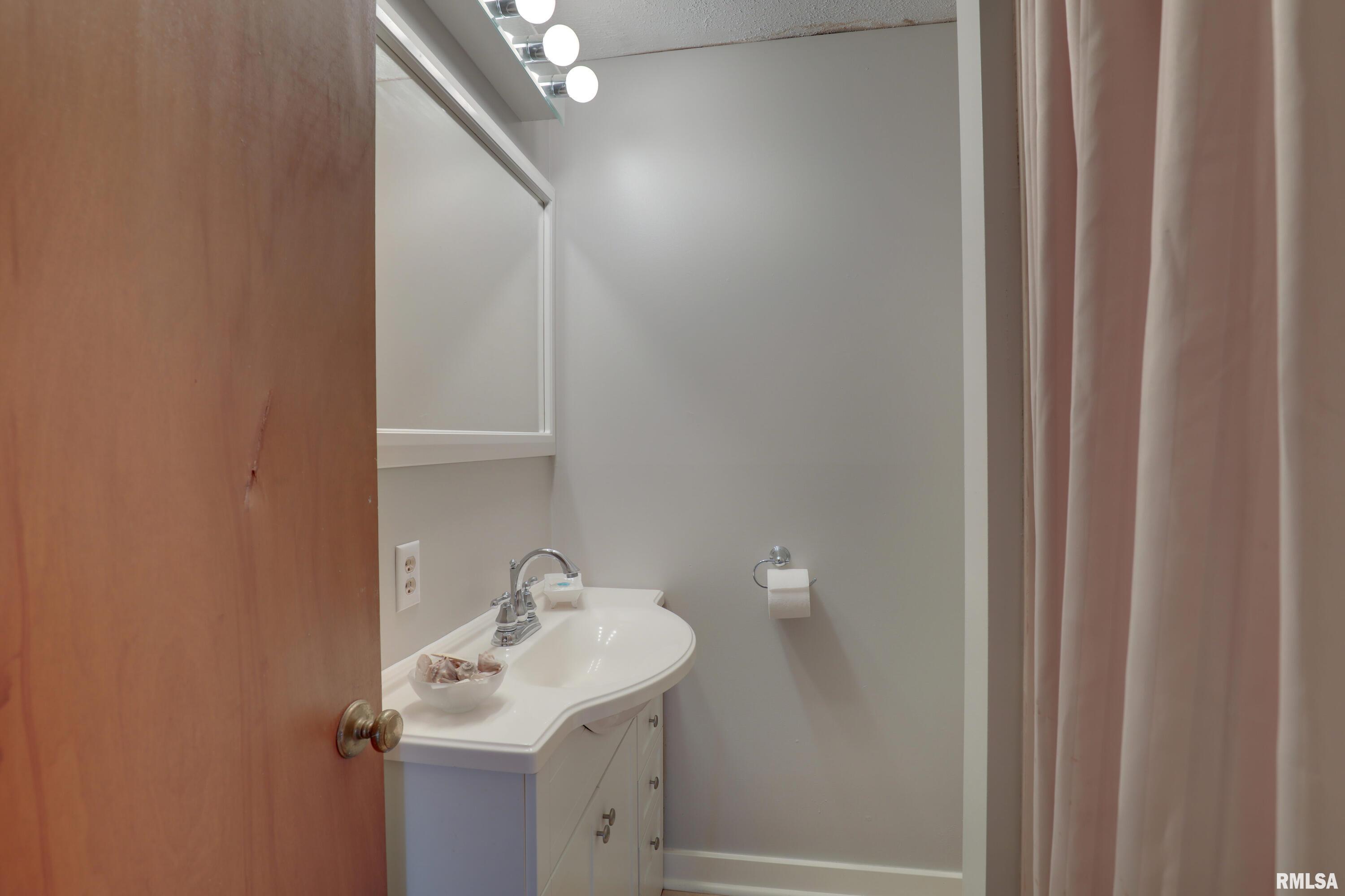 2304 North 1700th Place Camp Point, IL 62320 - Photo 19 of 45