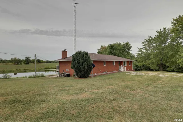 $469,000 | 2304 North 1700th Place, Camp Point, IL 62320