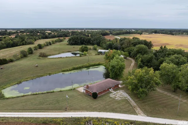 $469,000 | 2304 North 1700th Place, Camp Point, IL 62320