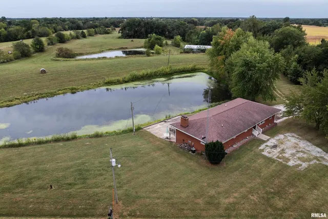 $469,000 | 2304 North 1700th Place, Camp Point, IL 62320