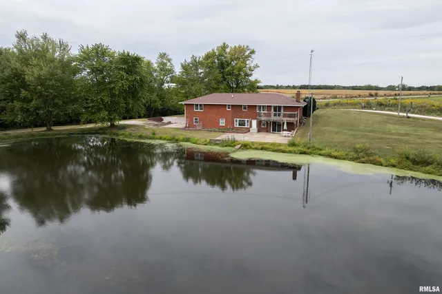 $469,000 | 2304 North 1700th Place, Camp Point, IL 62320