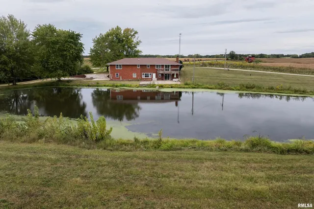 $469,000 | 2304 North 1700th Place, Camp Point, IL 62320