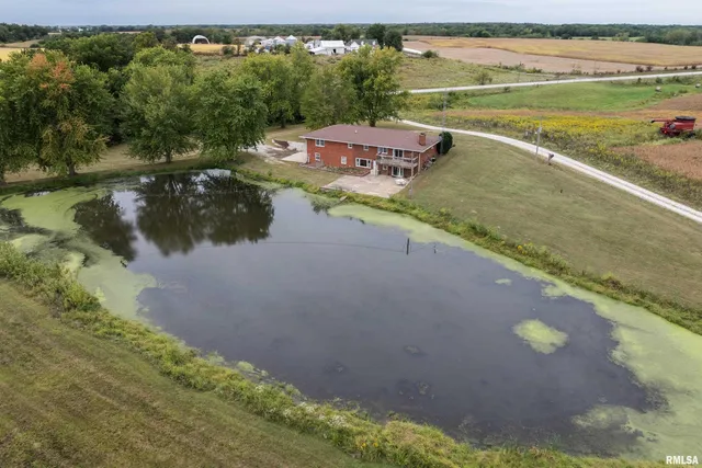 $469,000 | 2304 North 1700th Place, Camp Point, IL 62320