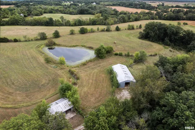 $469,000 | 2304 North 1700th Place, Camp Point, IL 62320