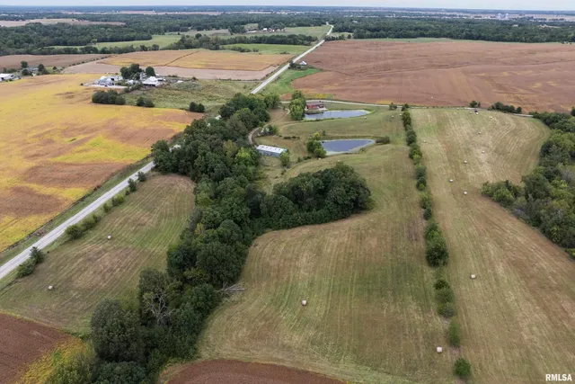 $469,000 | 2304 North 1700th Place, Camp Point, IL 62320