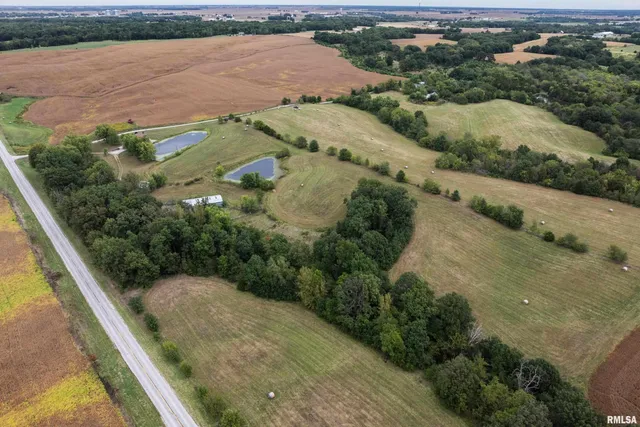 $469,000 | 2304 North 1700th Place, Camp Point, IL 62320