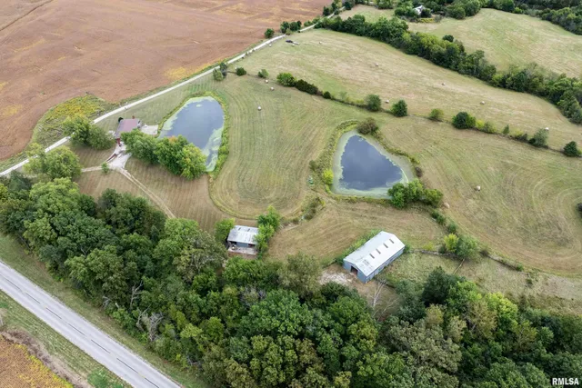 $469,000 | 2304 North 1700th Place, Camp Point, IL 62320