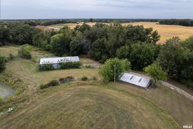 $469,000 | 2304 North 1700th Place, Camp Point, IL 62320