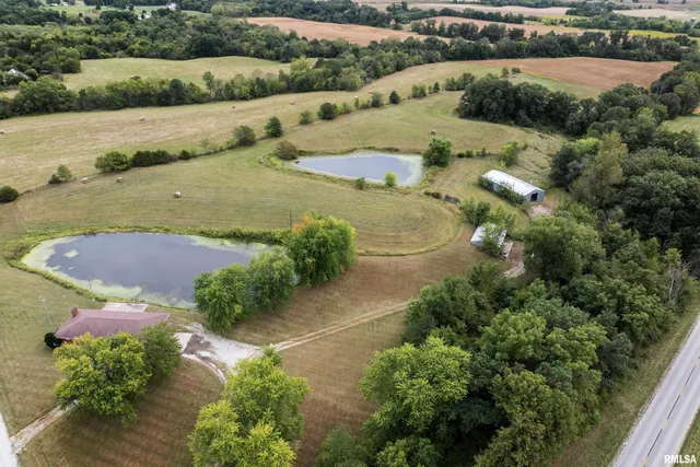 $469,000 | 2304 North 1700th Place, Camp Point, IL 62320