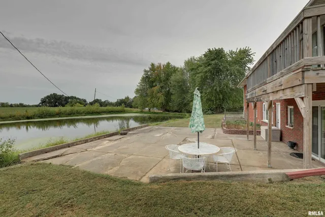 $469,000 | 2304 North 1700th Place, Camp Point, IL 62320