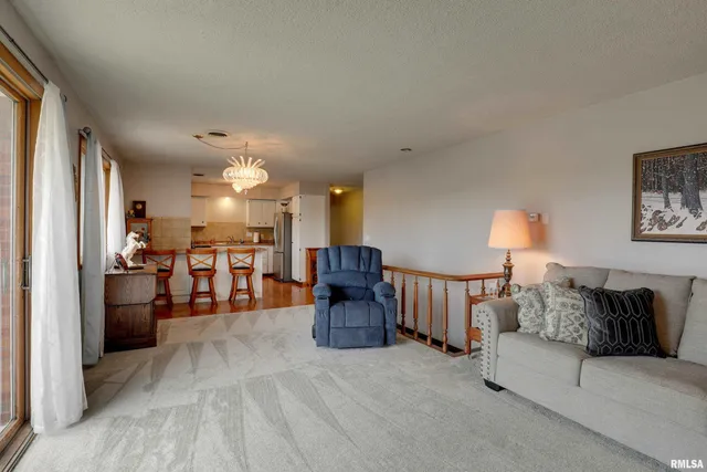 $469,000 | 2304 North 1700th Place, Camp Point, IL 62320