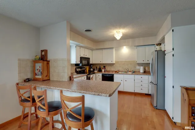 $469,000 | 2304 North 1700th Place, Camp Point, IL 62320