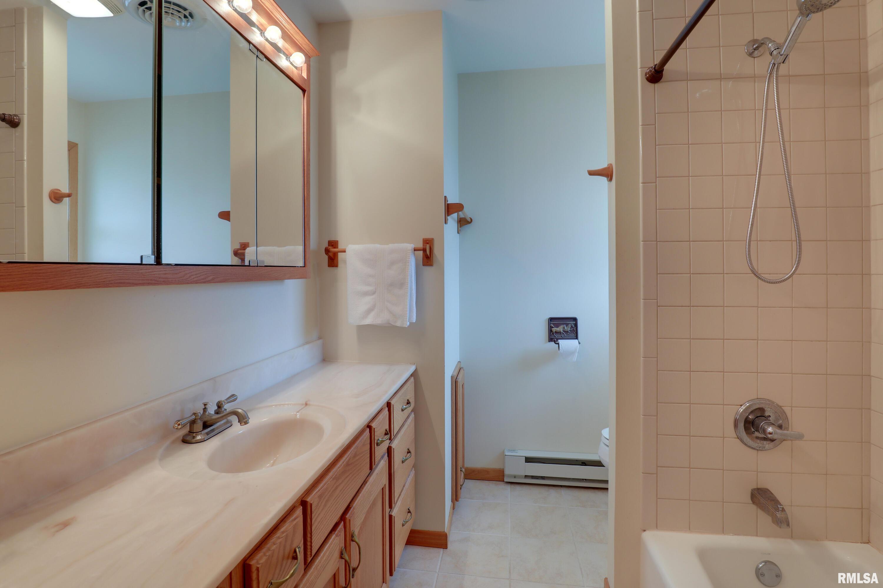 2304 North 1700th Place Camp Point, IL 62320 - Photo 10 of 45