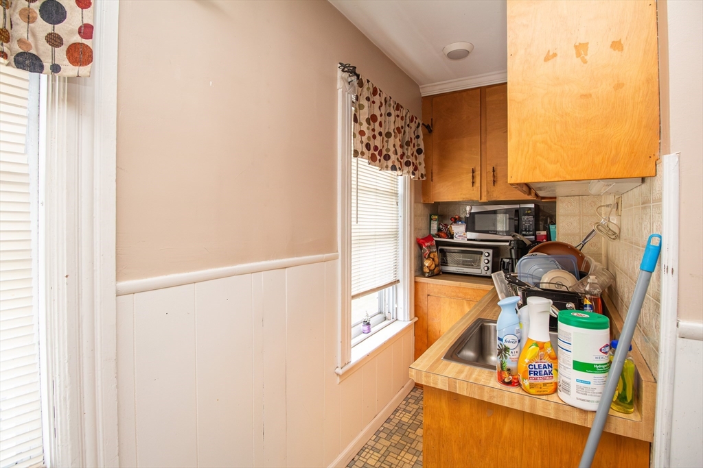 18 Steele Street Worcester, MA 01607 - Photo 30 of 41