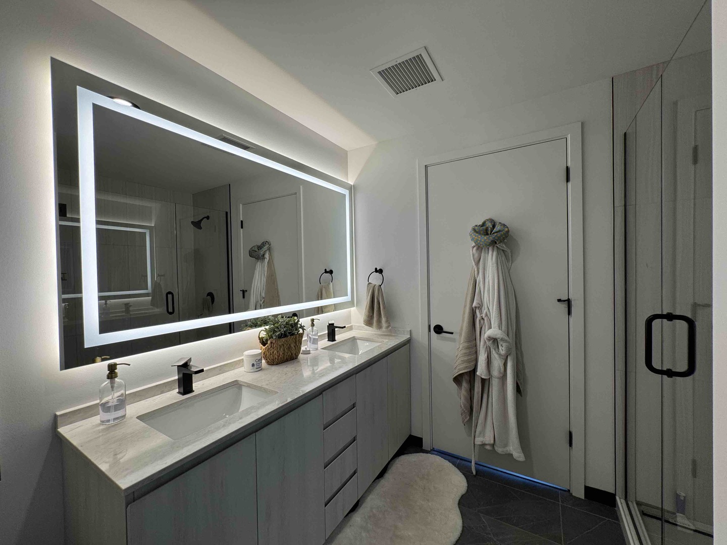 Undisclosed Address Chicago, IL 60607 - Photo 11 of 28 a bathroom with a granite countertop sink and a mirror