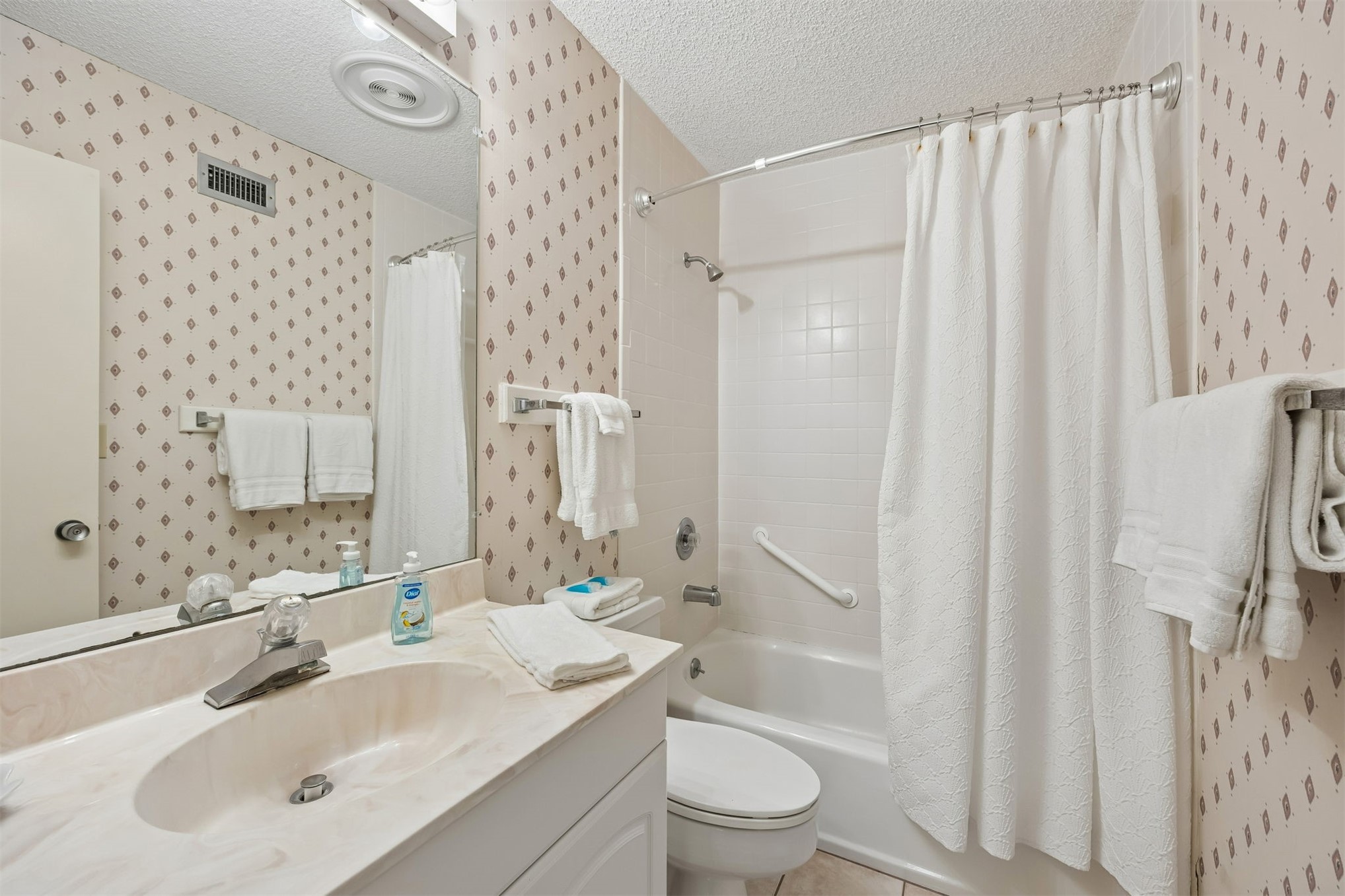 2134 Beachwood Road, Unit 2134 Fernandina Beach, FL 32034 - Photo 13 of 38 2nd Guest Bath