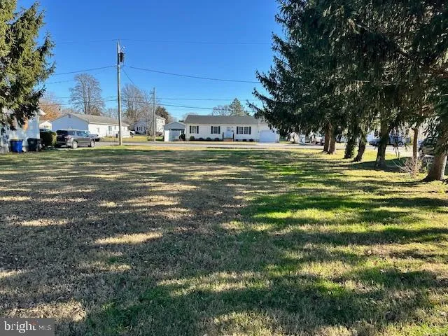 a view of a houses with a yard