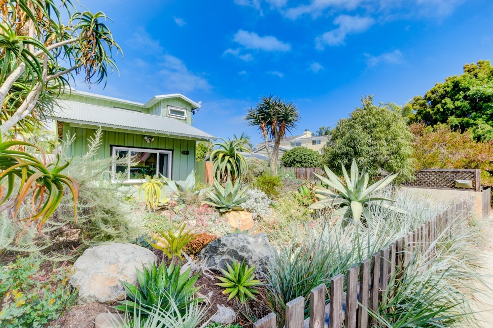 390 La Veta Avenue Encinitas, CA 92024 - Photo 2 of 25