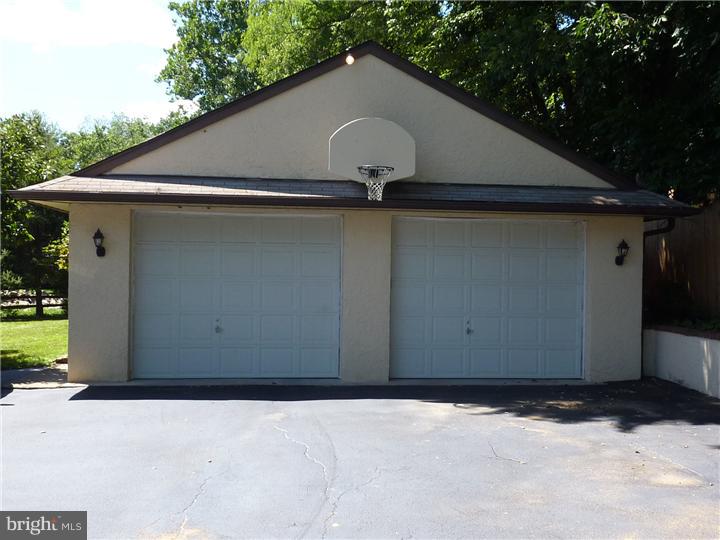 76 Meadowbrook Road Wayne, PA 19087 - Photo 25 of 25 Garage