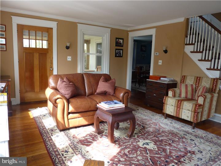 76 Meadowbrook Road Wayne, PA 19087 - Photo 4 of 25 Living Room