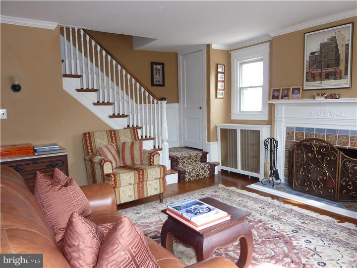 76 Meadowbrook Road Wayne, PA 19087 - Photo 5 of 25 Living Room